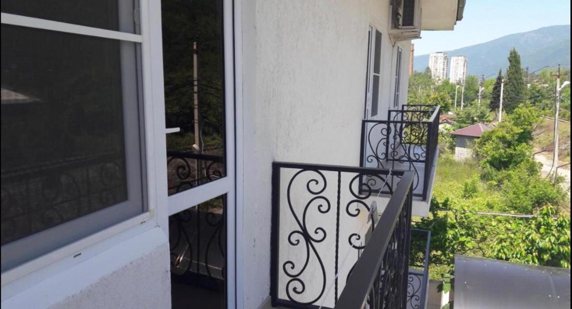 Mini-hotel Yanson 2 Gagra Buitenkant foto